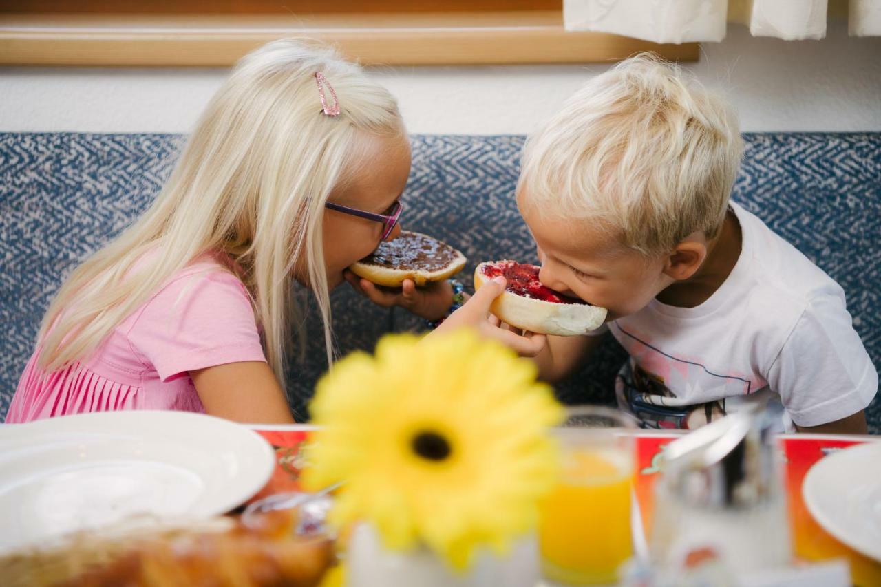 Kinderhotel Laderhof Ladis Zewnętrze zdjęcie